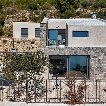 Eaglestone - Isolated Location That Offers Peace And Tranquility Willa Makarska