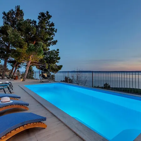 Villa Eaglestone - Isolated Location That Offers Peace And Tranquility